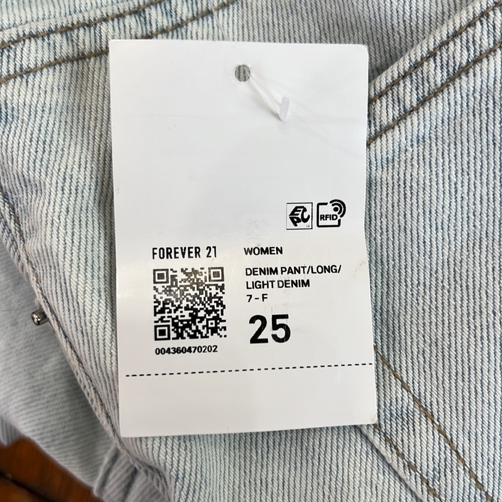 NWT{Forever 21}Sz 25 Cut Out Straight Leg Light Denim Jeans - Picture 16 of 16
